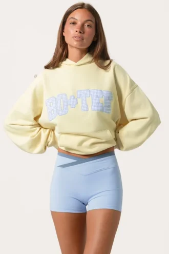 Felpa con cappuccio oversize con applicazione in giallo limone