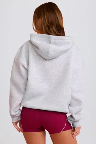 Felpa con cappuccio oversize con applicazione in grigio