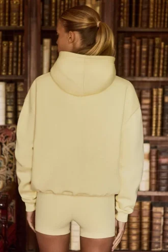 Felpa con cappuccio oversize ricamata in giallo tenue
