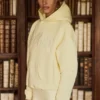 Felpa con cappuccio oversize ricamata in giallo tenue Felpa con cappuccio oversize ricamata in giallo tenue