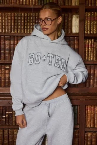 Felpa con cappuccio oversize ricamata in grigio melange