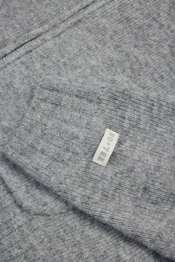 Felpa corta con cappuccio e zip in morbida maglia, colore grigio Felpa corta con cappuccio e zip in morbida maglia, colore grigio