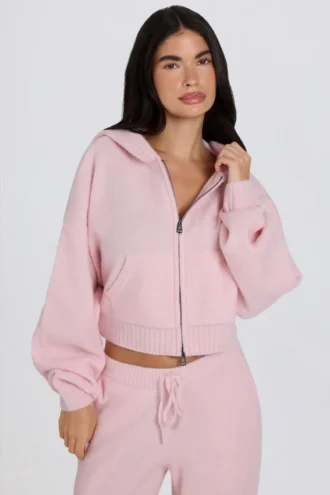 Felpa corta con cappuccio e zip in morbida maglia rosa tenue