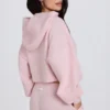 Felpa corta con cappuccio e zip in morbida maglia rosa tenue