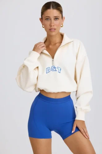 Felpa corta con zip a un quarto in bianco