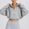 Felpa corta con zip a un quarto in grigio melange