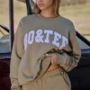 Felpa oversize a girocollo in Soft Olive