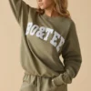 Felpa oversize a girocollo in Soft Olive