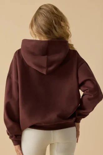 Felpa oversize con cappuccio in color mogano Felpa oversize con cappuccio in color mogano