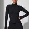 Giacca con zip a maniche lunghe in nero Giacca con zip a maniche lunghe in nero