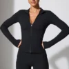 Giacca con zip a maniche lunghe in nero Giacca con zip a maniche lunghe in nero