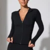 Giacca con zip a maniche lunghe in nero Giacca con zip a maniche lunghe in nero