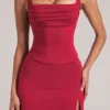 Gonna aderente a vita media con spacco Tula in rosso ciliegia Gonna aderente a vita media con spacco Tula in rosso ciliegia