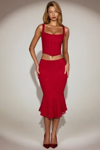 Gonna midi svasata in pizzo color corallo con vita media in rosso intenso
