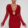 Grazioso vestito corto rosso a maniche lunghe con scollo profondo Grazioso vestito corto rosso a maniche lunghe con scollo profondo