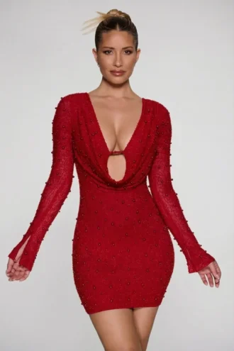 Grazioso vestito corto rosso a maniche lunghe con scollo profondo