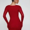 Grazioso vestito corto rosso a maniche lunghe con scollo profondo Grazioso vestito corto rosso a maniche lunghe con scollo profondo