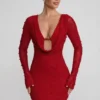 Grazioso vestito corto rosso a maniche lunghe con scollo profondo Grazioso vestito corto rosso a maniche lunghe con scollo profondo