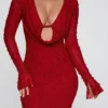 Grazioso vestito corto rosso a maniche lunghe con scollo profondo Grazioso vestito corto rosso a maniche lunghe con scollo profondo