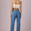 Jeans a vita media e gamba a campana Bobbi in lavaggio blu medio Jeans a vita media e gamba a campana Bobbi in lavaggio blu medio
