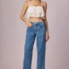 Jeans a vita media e gamba a campana Bobbi in lavaggio blu medio Jeans a vita media e gamba a campana Bobbi in lavaggio blu medio