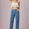 Jeans a vita media e gamba a campana Bobbi in lavaggio blu medio Jeans a vita media e gamba a campana Bobbi in lavaggio blu medio