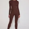 Leggings a vita alta in jersey decorato Cassie in marrone cioccolato Leggings a vita alta in jersey decorato Cassie in marrone cioccolato