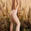 Leggings Petite Figure You Out con spacco sul fondo in color cipria Leggings Petite Figure You Out con spacco sul fondo in color cipria