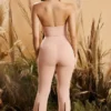 Leggings Petite Figure You Out con spacco sul fondo in color cipria Leggings Petite Figure You Out con spacco sul fondo in color cipria