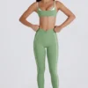 Leggings Soft Active con parte anteriore intrecciata in verde
