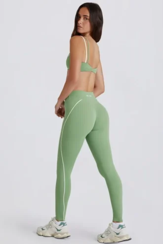 Leggings Soft Active con parte anteriore intrecciata in verde
