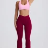 Leggings svasati Soft Active con tasche e vita a V in bordeaux Leggings svasati Soft Active con tasche e vita a V in bordeaux
