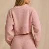 Maglione corto a coste in rosa cipria Maglione corto a coste in rosa cipria