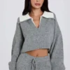 Maglione corto con collo a strati in maglia morbida, colore grigio Maglione corto con collo a strati in maglia morbida, colore grigio