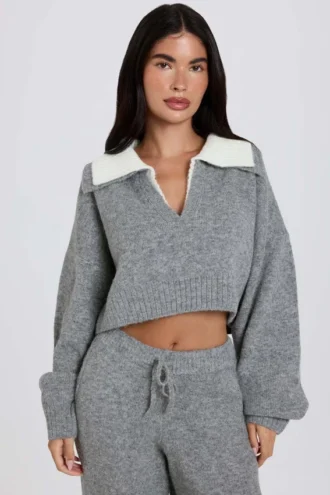 Maglione corto con collo a strati in maglia morbida, colore grigio Maglione corto con collo a strati in maglia morbida, colore grigio