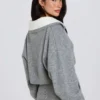 Maglione corto con collo a strati in maglia morbida, colore grigio Maglione corto con collo a strati in maglia morbida, colore grigio