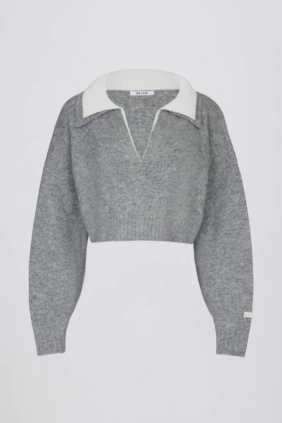 Maglione corto con collo a strati in maglia morbida, colore grigio Maglione corto con collo a strati in maglia morbida, colore grigio