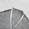 Maglione corto con collo a strati in maglia morbida, colore grigio Maglione corto con collo a strati in maglia morbida, colore grigio