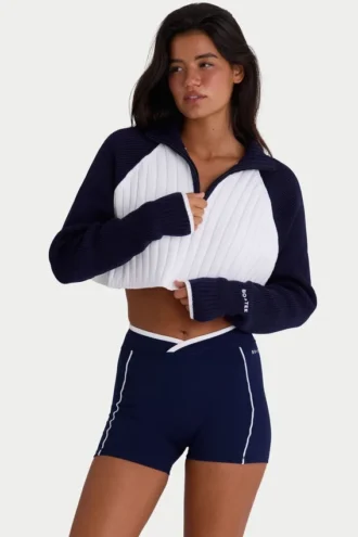 Maglione corto con zip a un quarto in maglia a costine blu navy classico