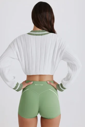 Maglione corto in cotone a trecce verde avorio