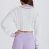 Maglione corto in maglia a trecce di cotone nei colori Lilla e Avorio Maglione corto in maglia a trecce di cotone nei colori Lilla e Avorio