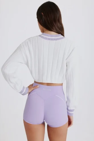 Maglione corto in maglia a trecce di cotone nei colori Lilla e Avorio