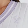 Maglione corto in maglia a trecce di cotone nei colori Lilla e Avorio Maglione corto in maglia a trecce di cotone nei colori Lilla e Avorio