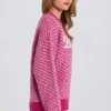 Maglione oversize in maglia con logo in rosa magenta Maglione oversize in maglia con logo in rosa magenta