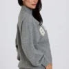 Maglione oversize in morbida maglia grigia Maglione oversize in morbida maglia grigia