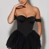 Meredith Abito corto a balze con corpetto a corsetto e spalle scoperte in nero Meredith Abito corto a balze con corpetto a corsetto e spalle scoperte in nero