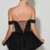 Meredith Abito corto a balze con corpetto a corsetto e spalle scoperte in nero Meredith Abito corto a balze con corpetto a corsetto e spalle scoperte in nero