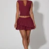 Mini gonna a pieghe a strati a vita bassa Nada in rosso vino Mini gonna a pieghe a strati a vita bassa Nada in rosso vino