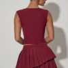 Mini gonna a pieghe a strati a vita bassa Nada in rosso vino Mini gonna a pieghe a strati a vita bassa Nada in rosso vino