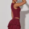 Mini gonna a pieghe a strati a vita bassa Nada in rosso vino Mini gonna a pieghe a strati a vita bassa Nada in rosso vino